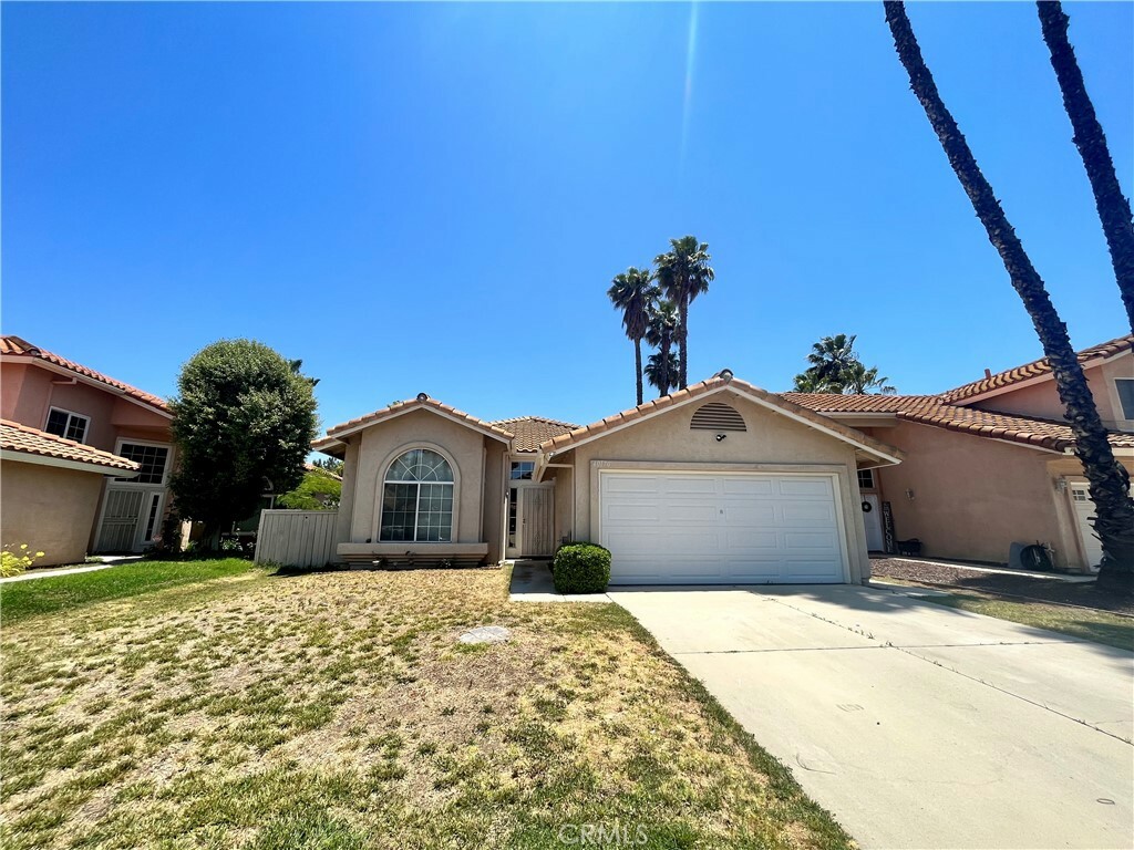 Property Photo: 40170 Tanager Circle CA 92591