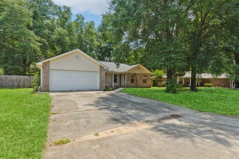 Property Photo:  4812 Acorn Drive  FL 32539 