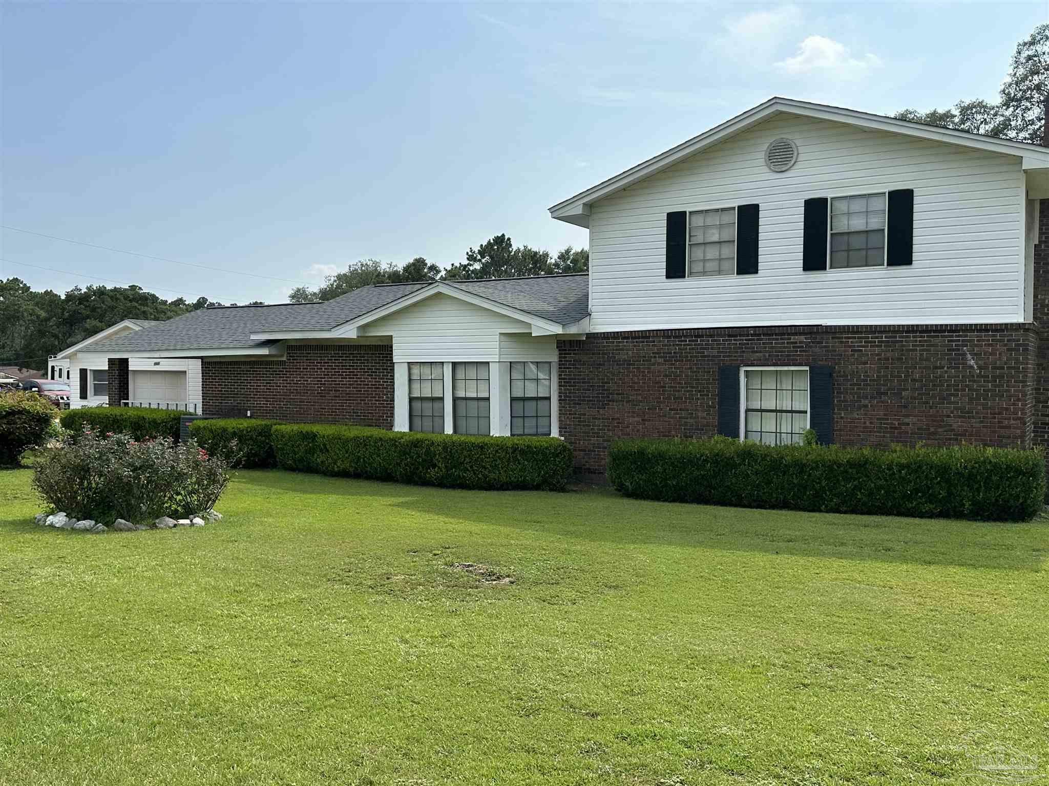 Property Photo: 7501 Woods Rd FL 32526