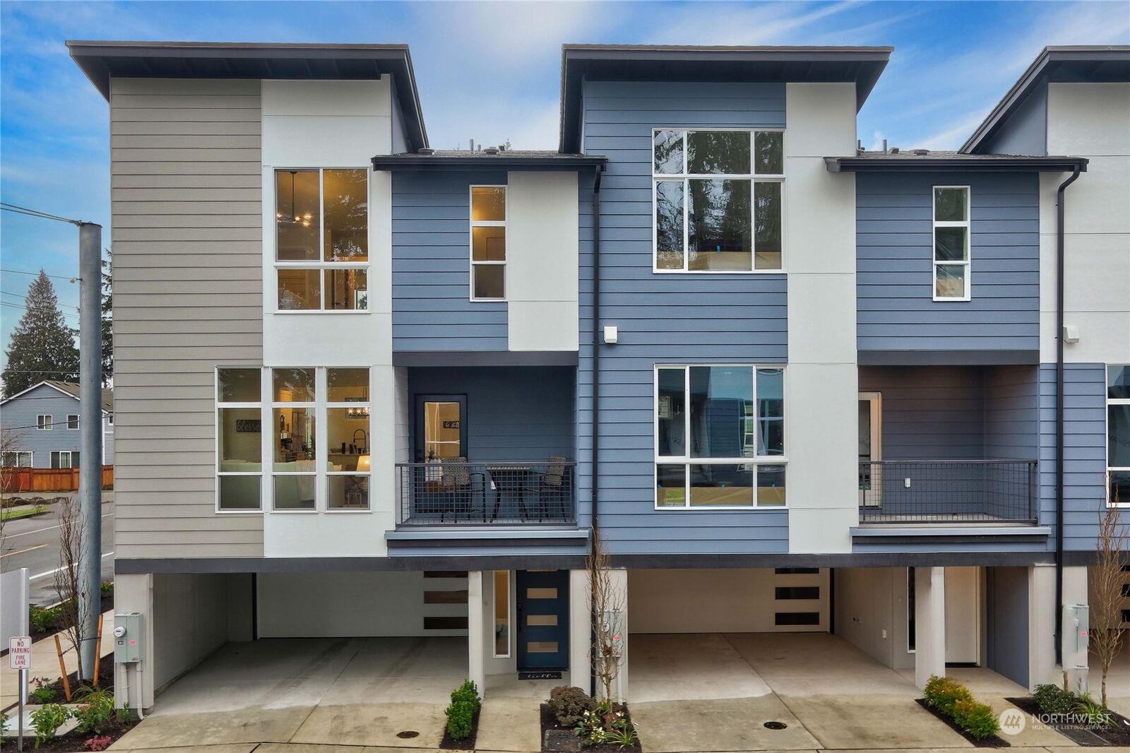 Property Photo:  13710 Ash Way D3  WA 98204 