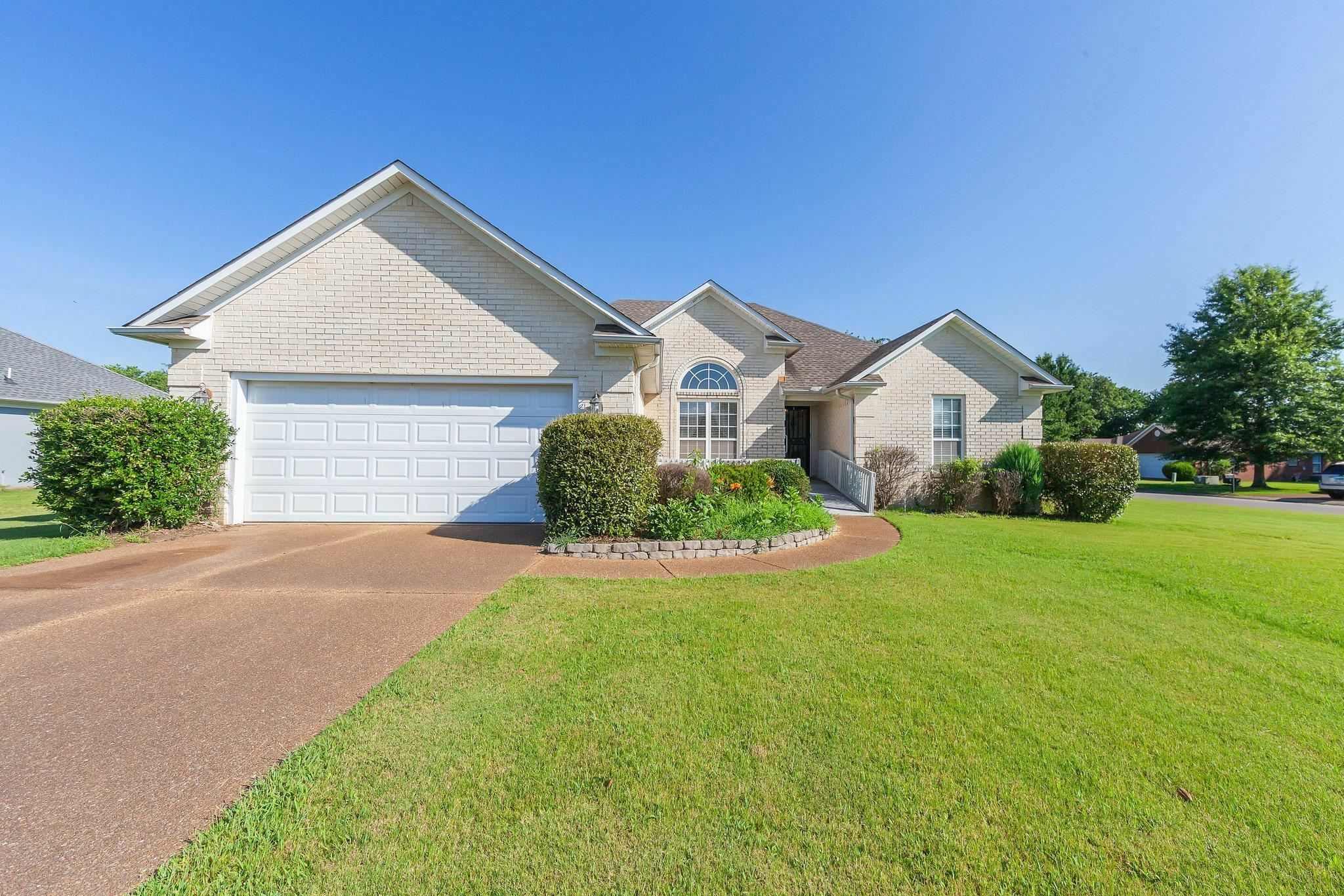Property Photo:  9 Brushfield Ln  TN 38305 