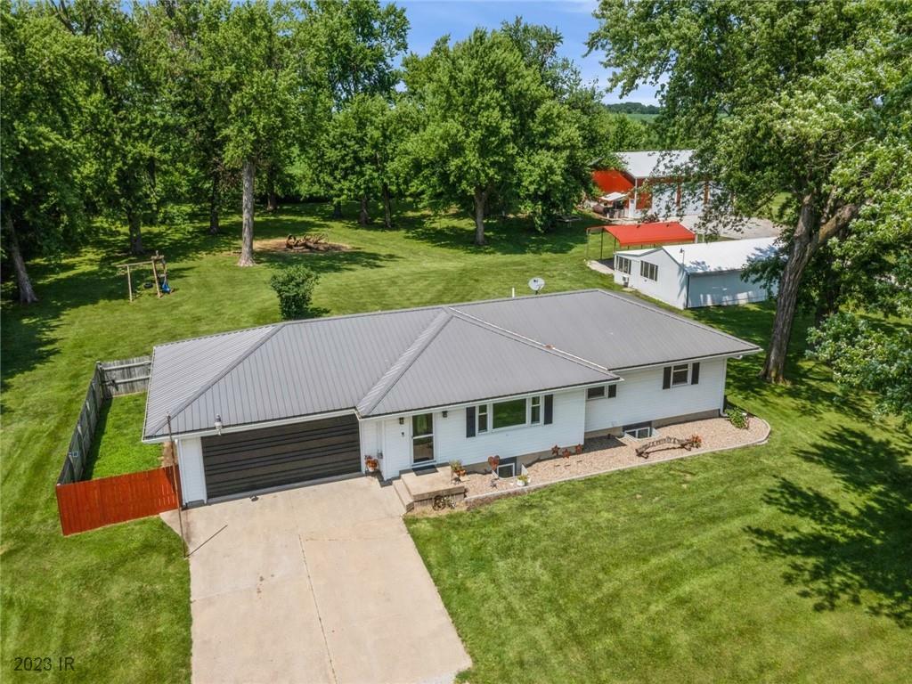 Property Photo:  525 G40 Highway  IA 50225 