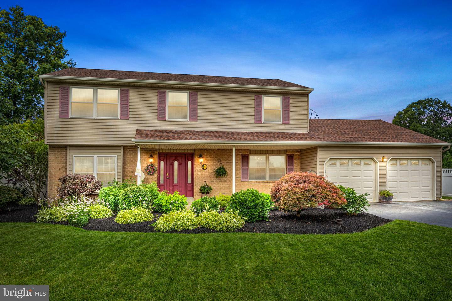 Property Photo:  261 Crystal Court  PA 19067 