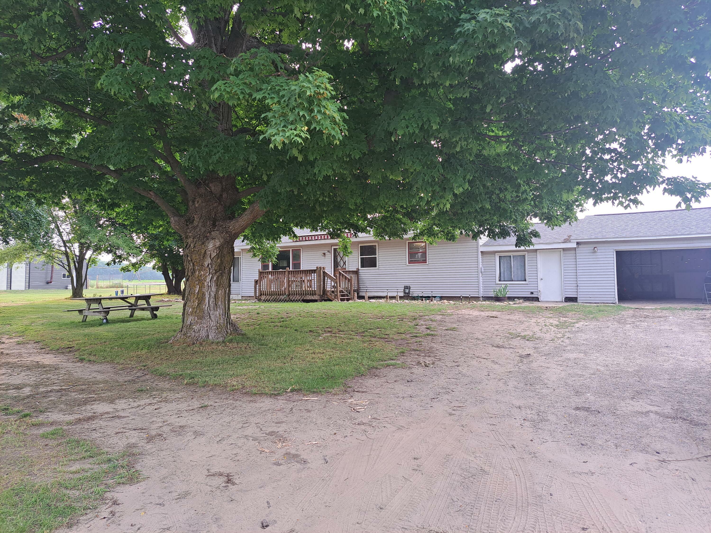 Property Photo:  2841 16 Mile Road NE  MI 49319 