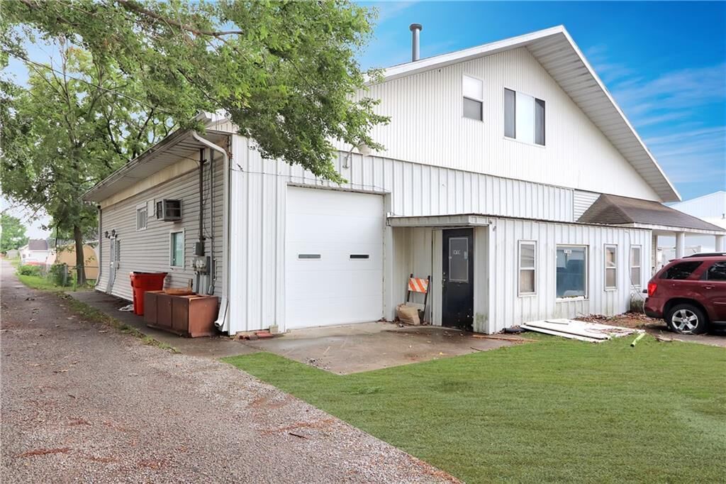 Property Photo:  716 1/2 19th Street   61938 