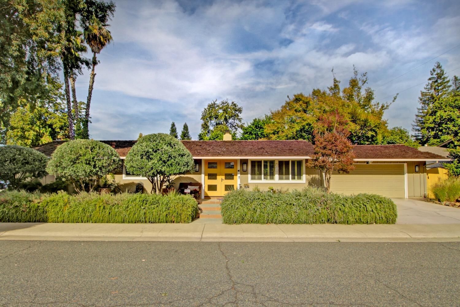 Property Photo: 2231 Ehrborn Way CA 95825