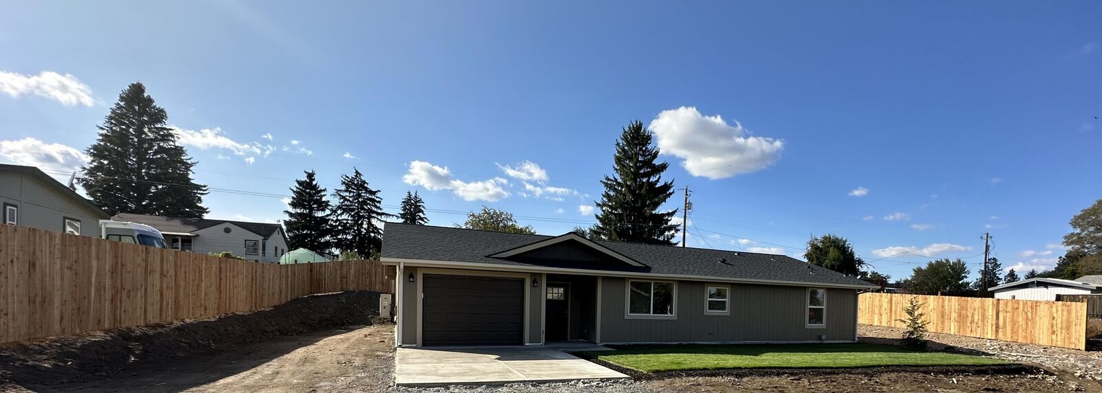 Property Photo:  668 SE Glen Street  OR 97741 