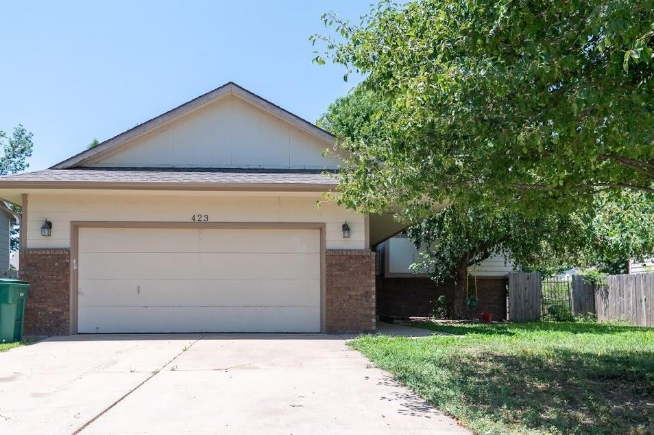 Property Photo:  423 N Judith Cr  KS 67212 