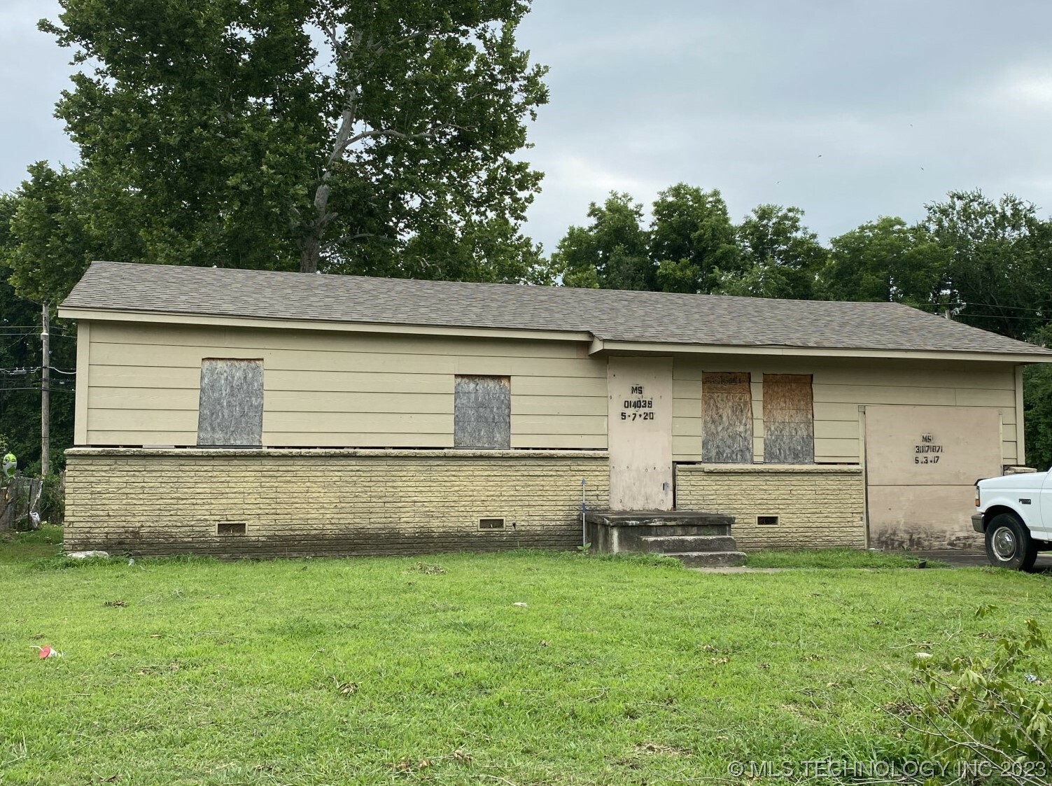 Property Photo: 532 E 51 Place N OK 74126