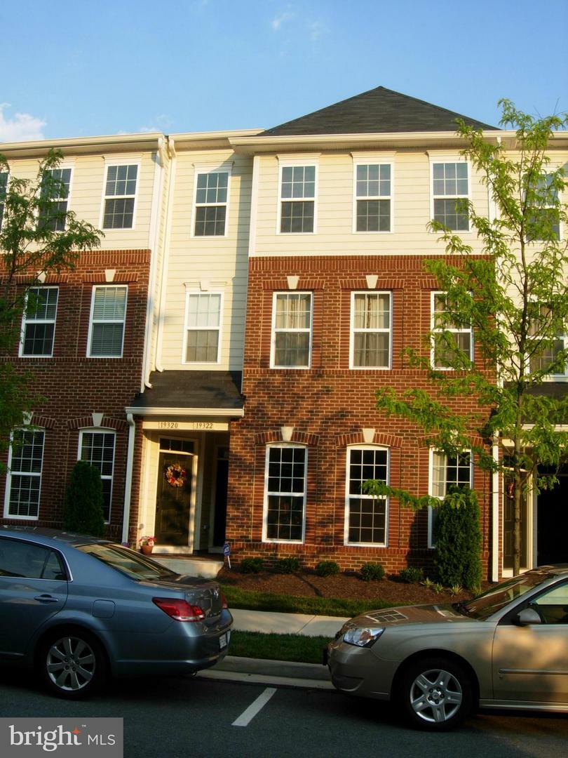 Property Photo: 19322 Diamond Lake Drive VA 20176