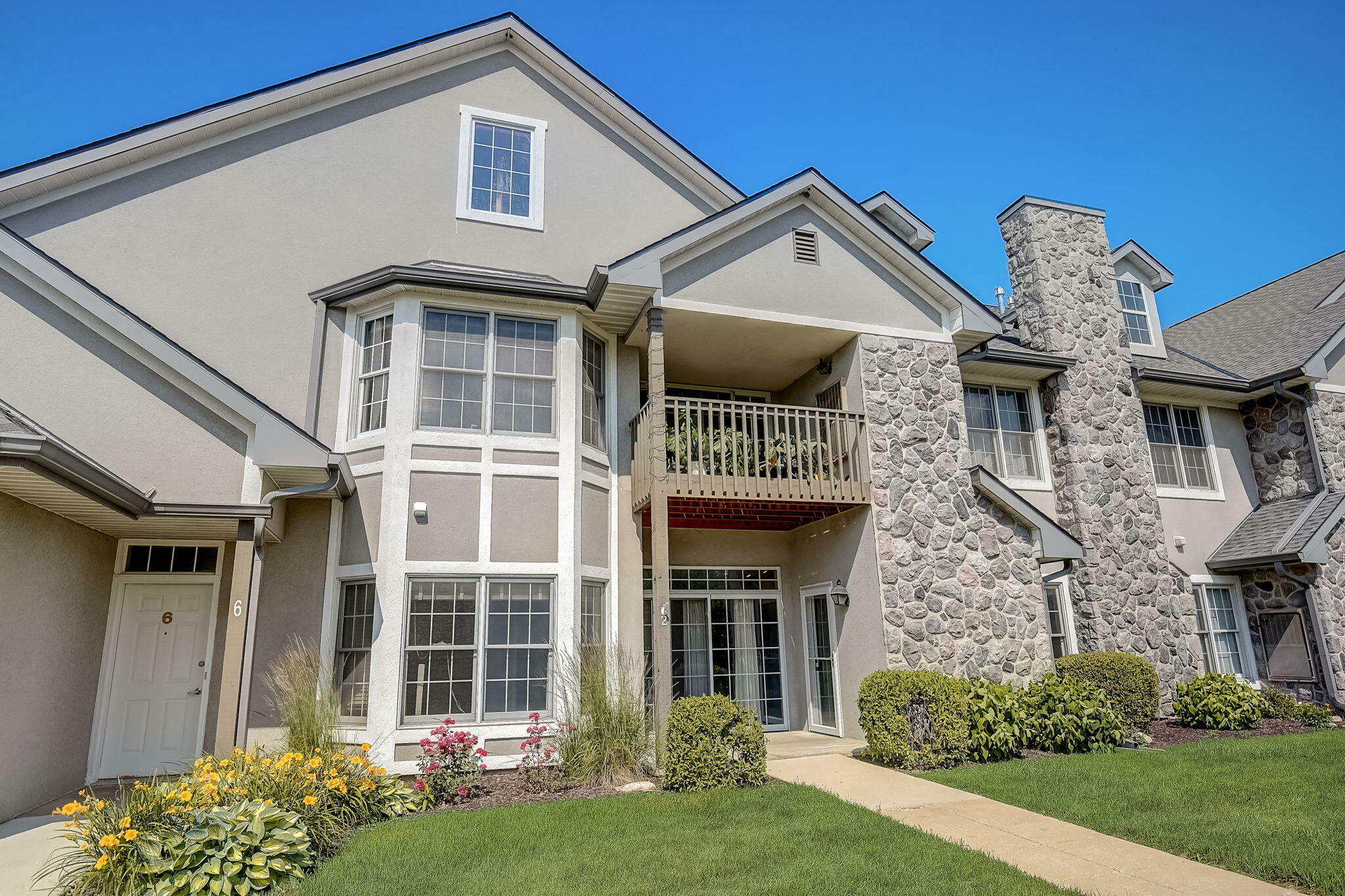 Property Photo: N30w23027 Pineview Cir 2 WI 53072