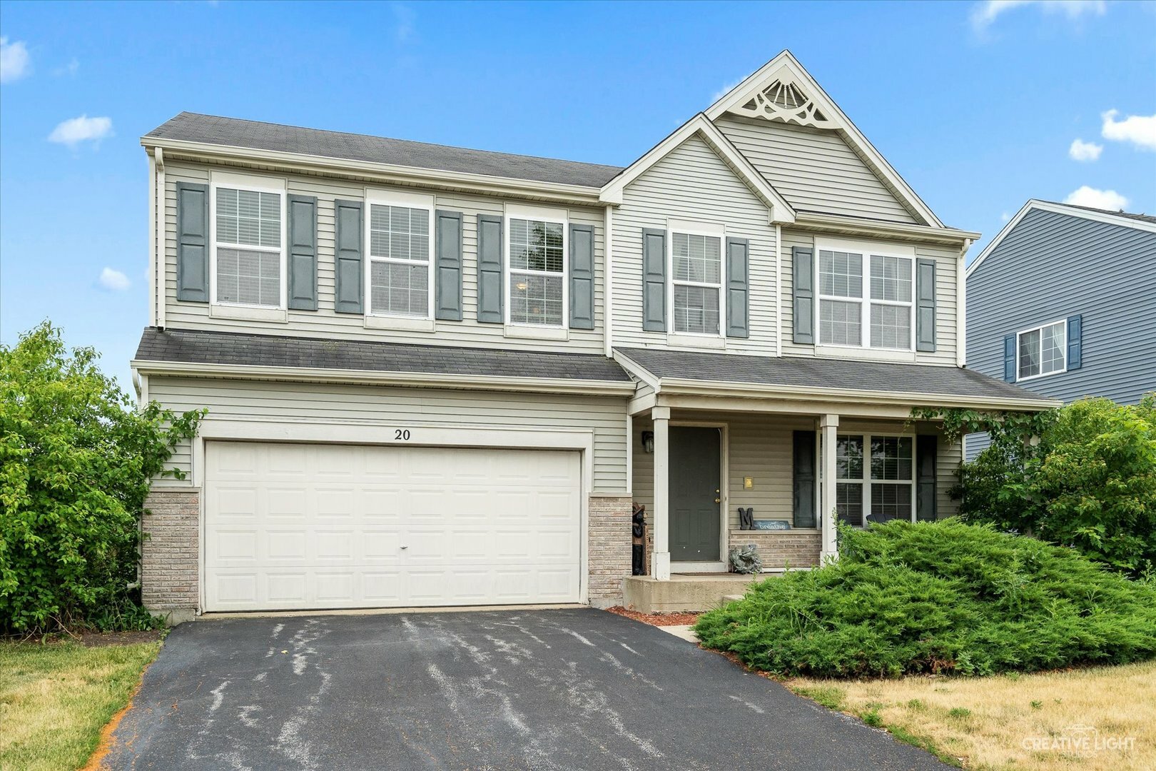 Property Photo: 20 E Meadow Drive IL 60112