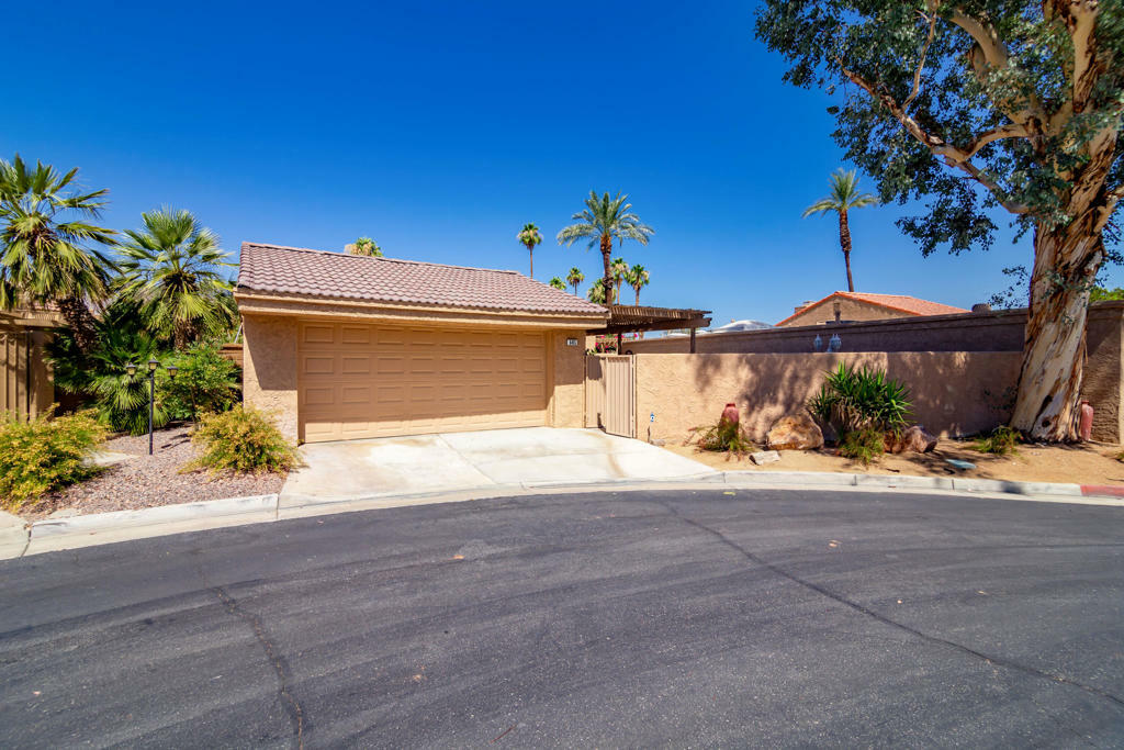 Property Photo: 44645 Monaco Circle CA 92260