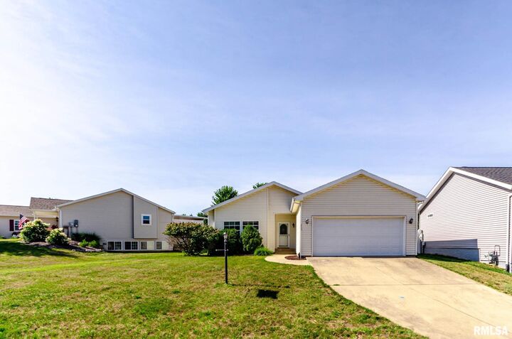 205 N Columbus Street  North Pekin IL 61554 photo