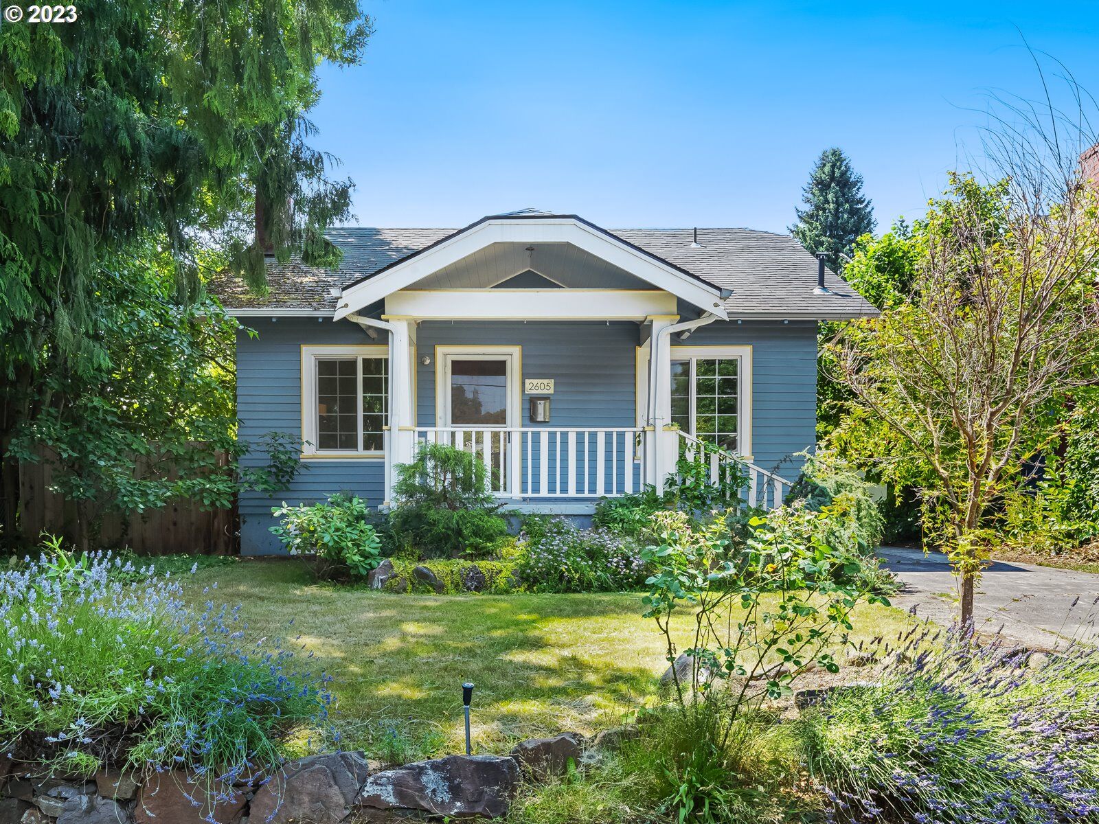 Property Photo:  2605 SE 33rd Ave  OR 97202 