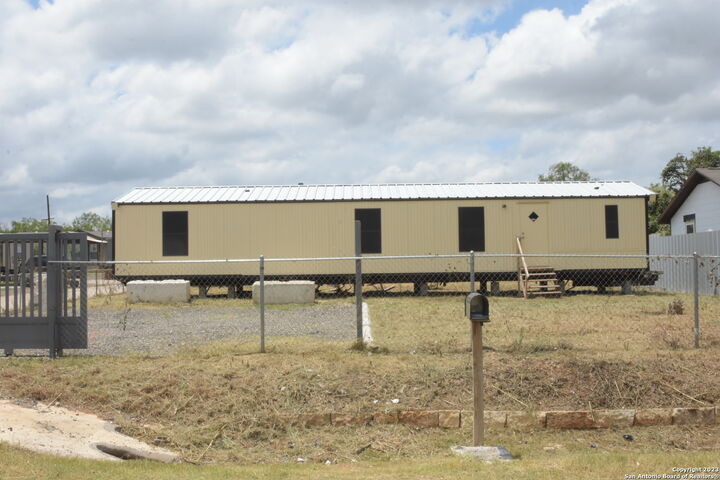 7233 Palm Park Blvd  San Antonio TX 78223 photo