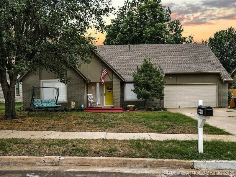 Property Photo:  2401 W Fulton Street  OK 74012 