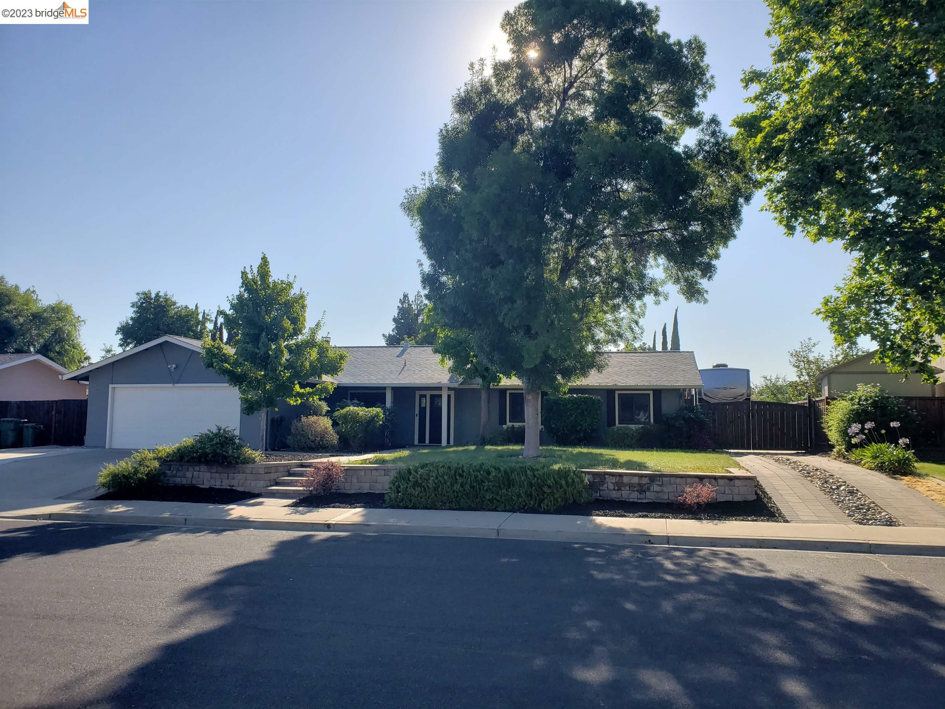 Property Photo:  170 Mesquite Ct  CA 94513 