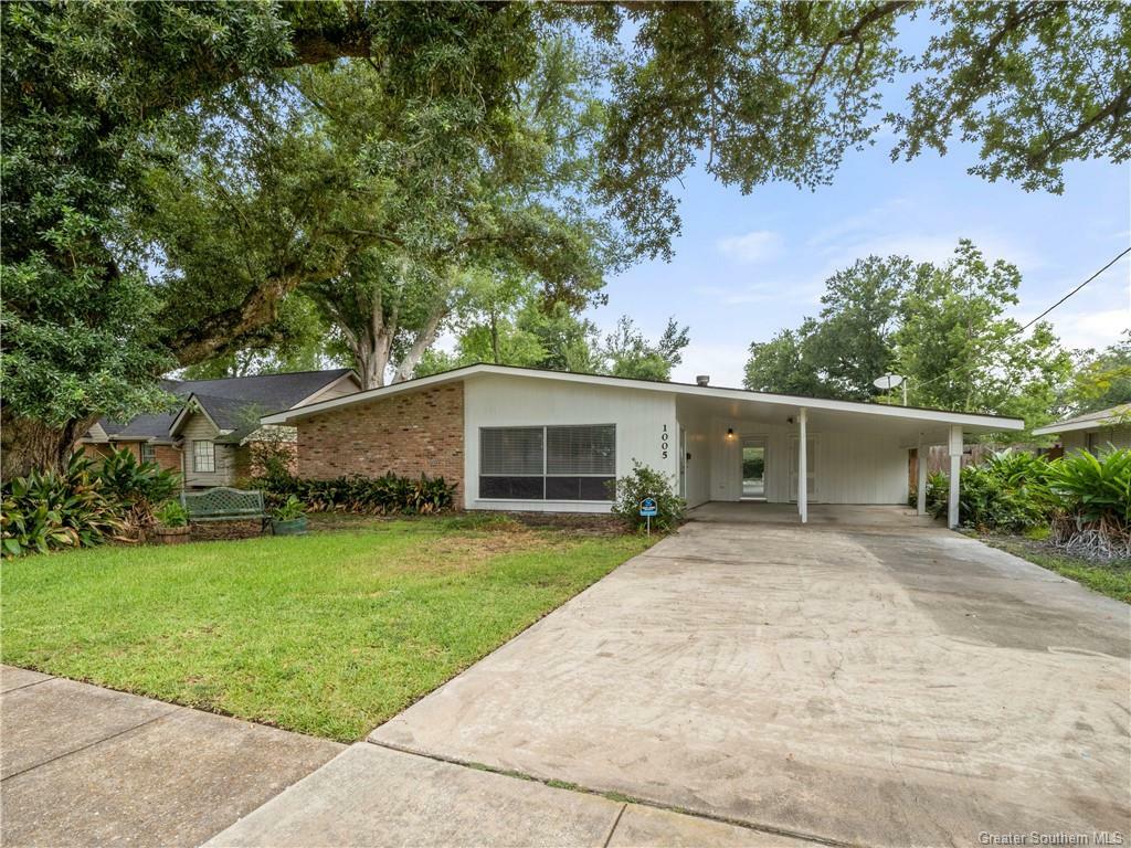 Property Photo:  1005 Cherryhill Street  LA 70607 