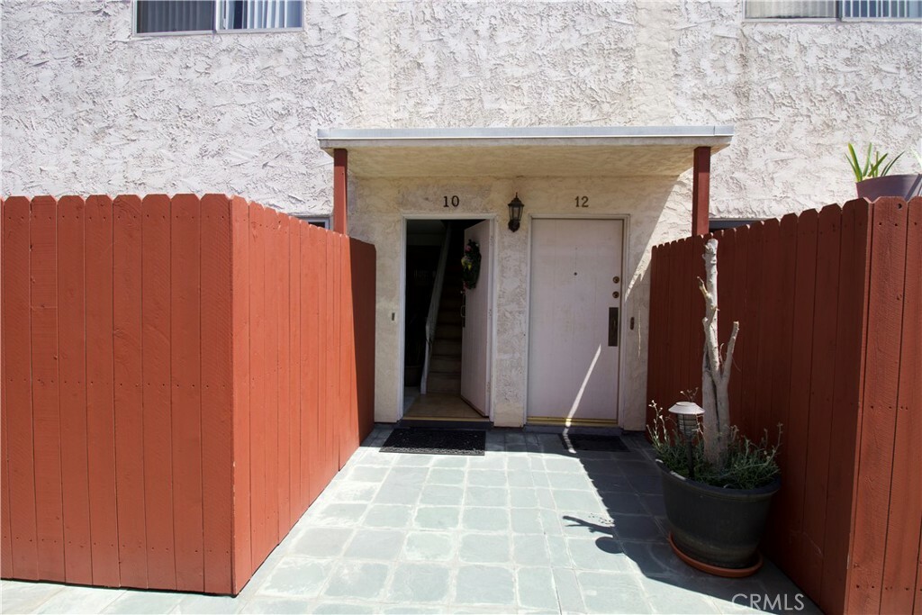 Property Photo:  852 W Beach Avenue 10  CA 90302 