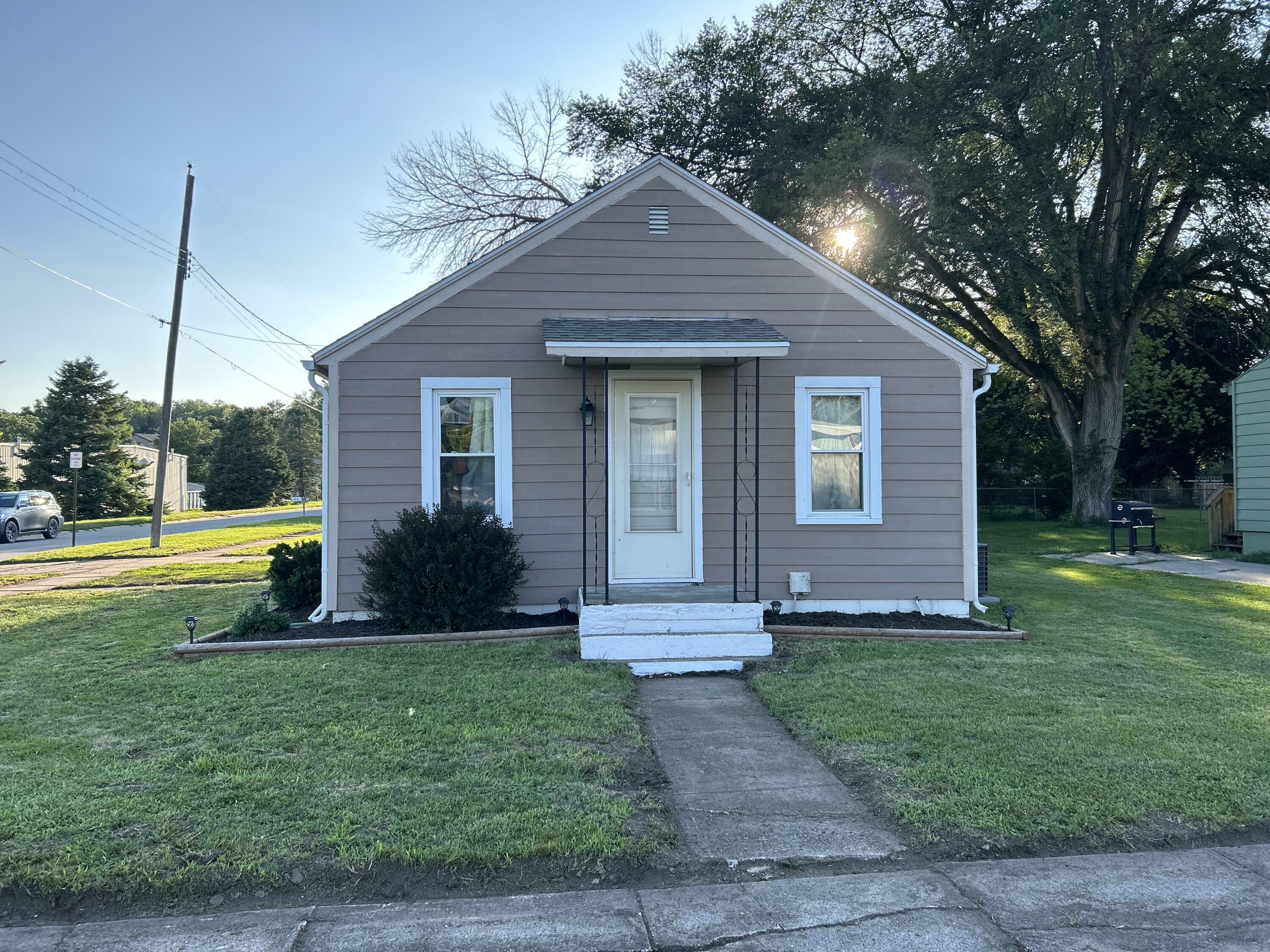 Property Photo:  612 S Hazel  Street  IA 51534 