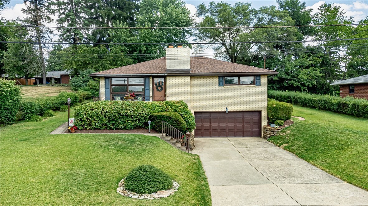 Property Photo: 1301 Hillsdale Dr PA 15146