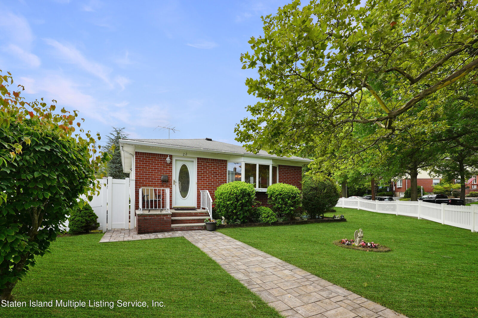 Property Photo:  22 Rene Drive  NY 10306 