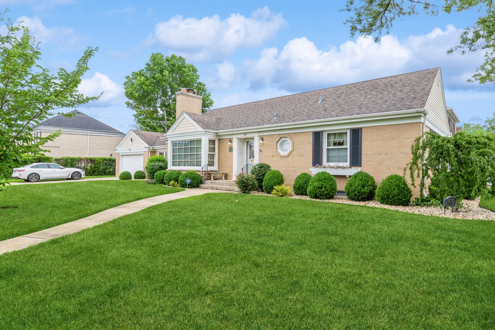 Property Photo:  1428 Grove Avenue  IL 60068 