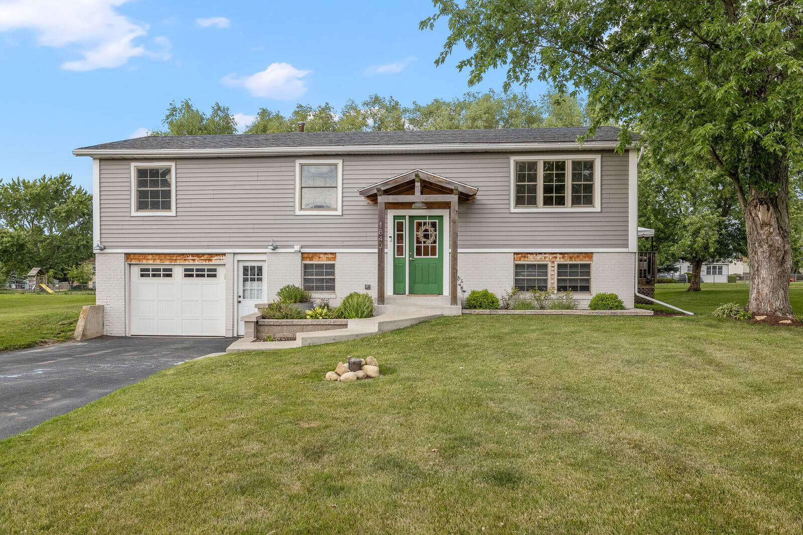 Property Photo:  1843 David Avenue  IL 60433 