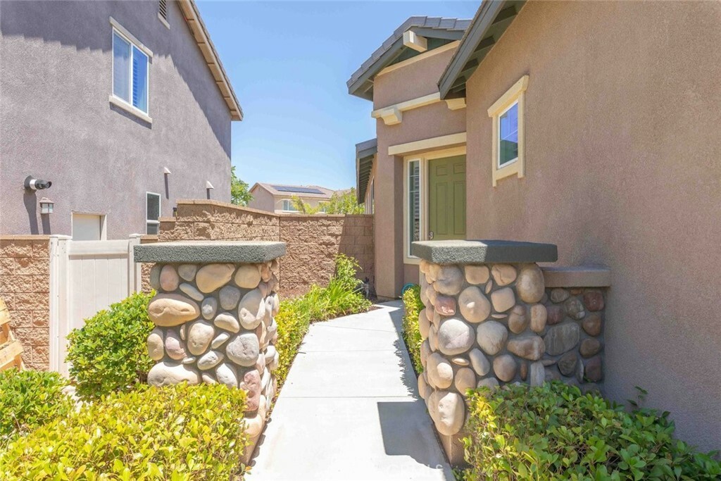 Property Photo:  38080 Turning Leaf Court  CA 92563 