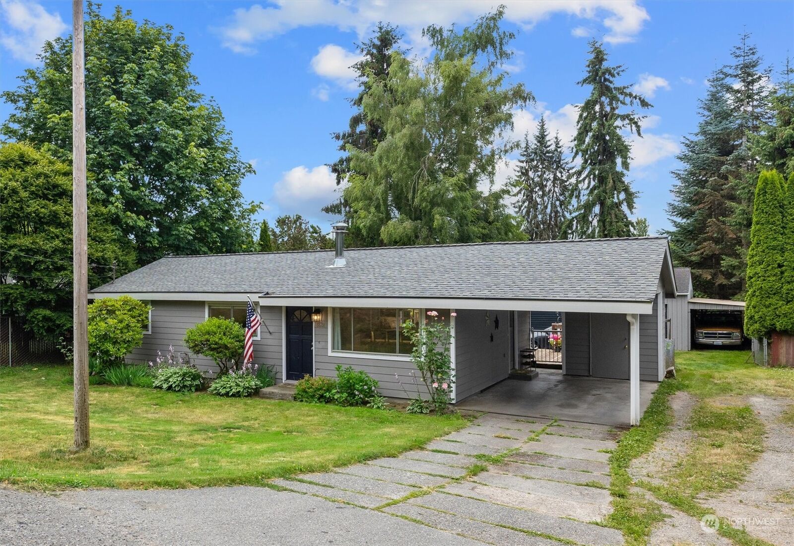 Property Photo:  8822  72nd Street SE  WA 98290 