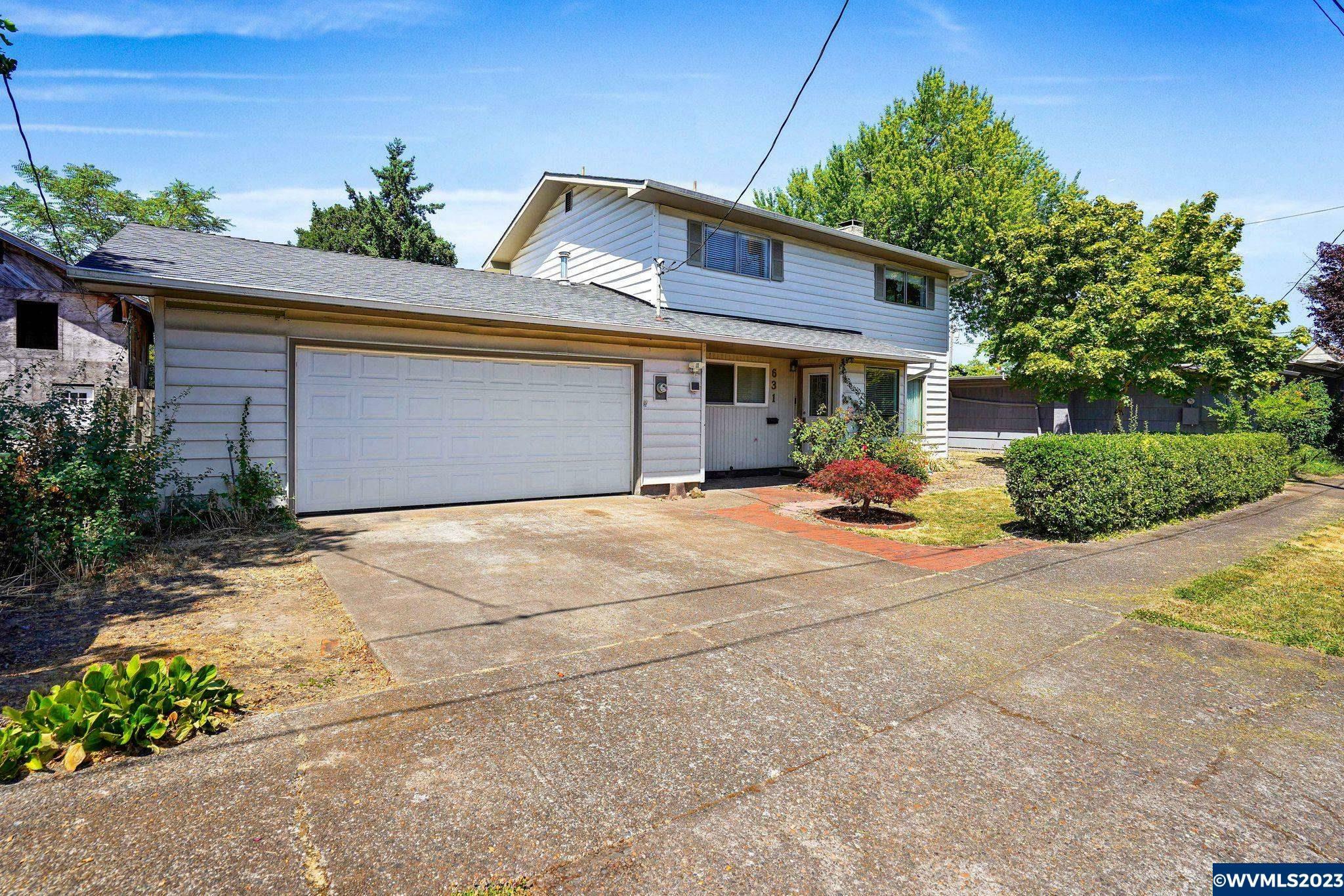 Property Photo:  631  11th Av SW  OR 97321 