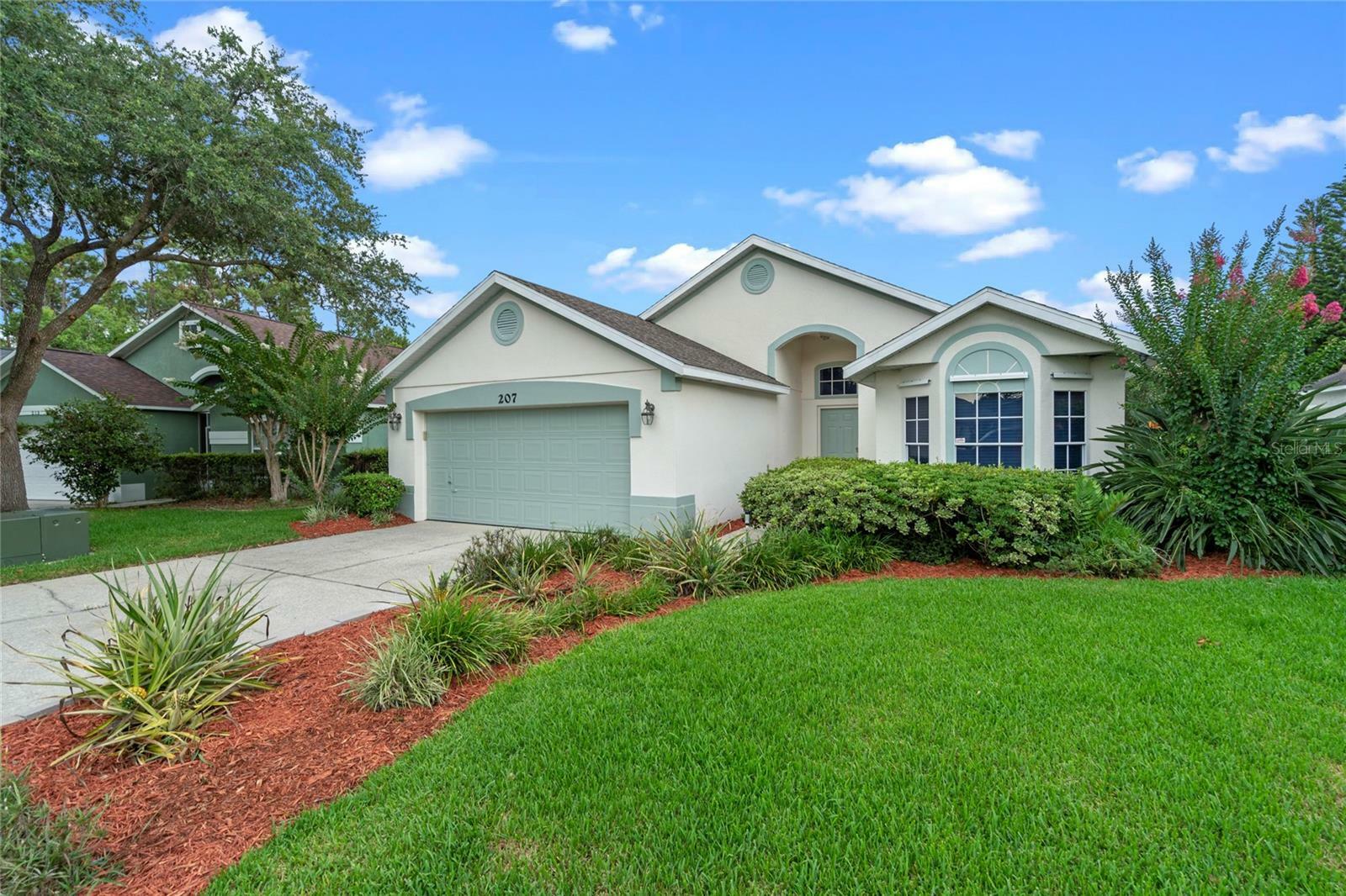 Property Photo:  207 Crossbill Court  FL 32828 