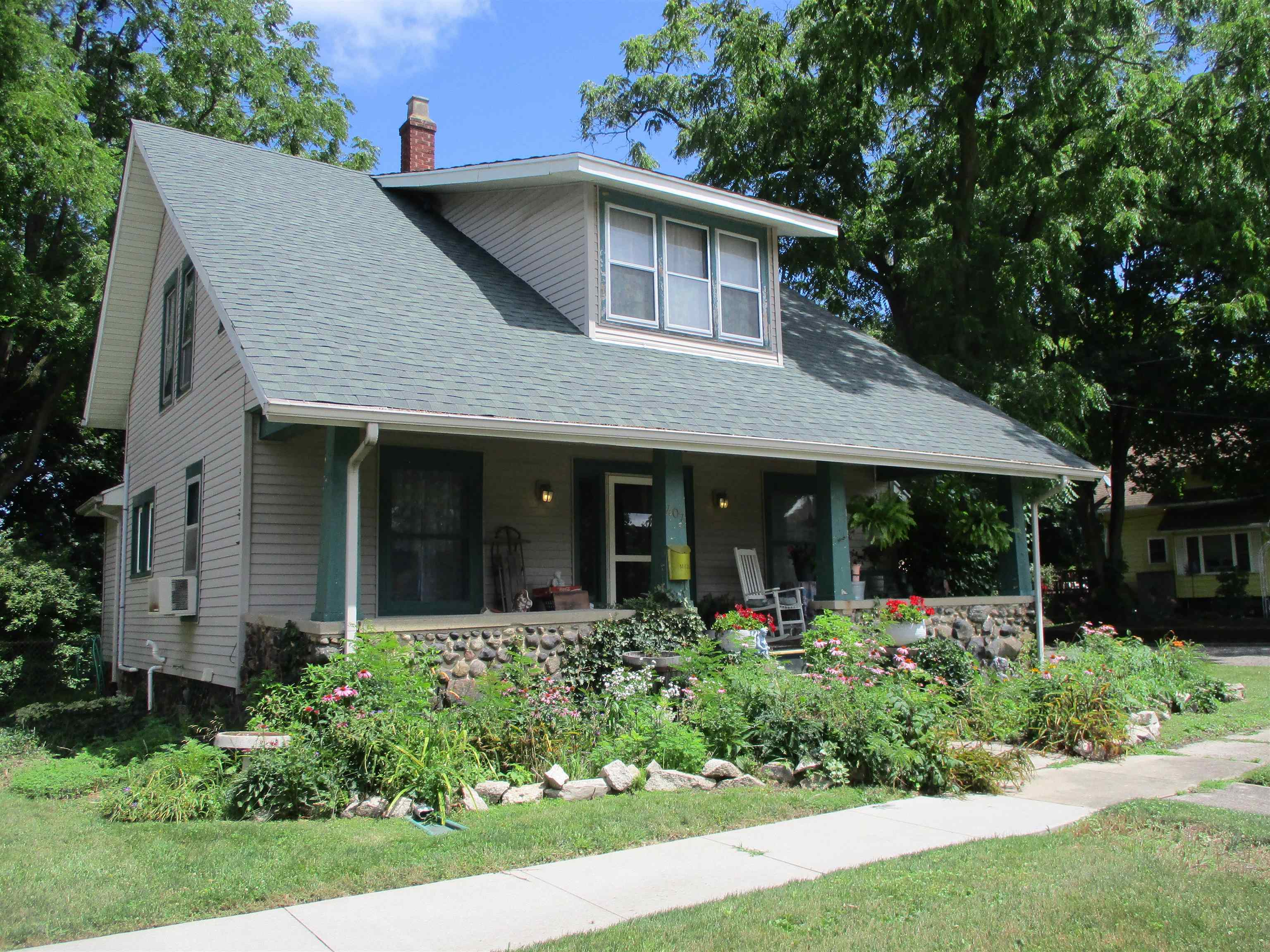 Property Photo:  407 E Clinton  MI 48429 