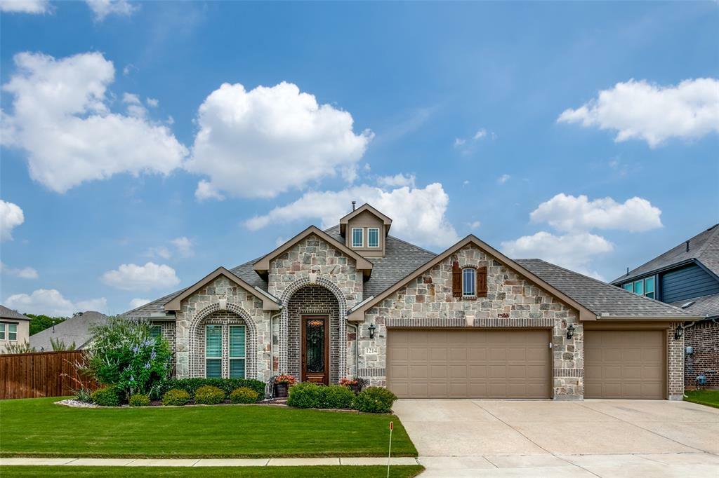 Property Photo: 1214 Alderwood Drive TX 76247
