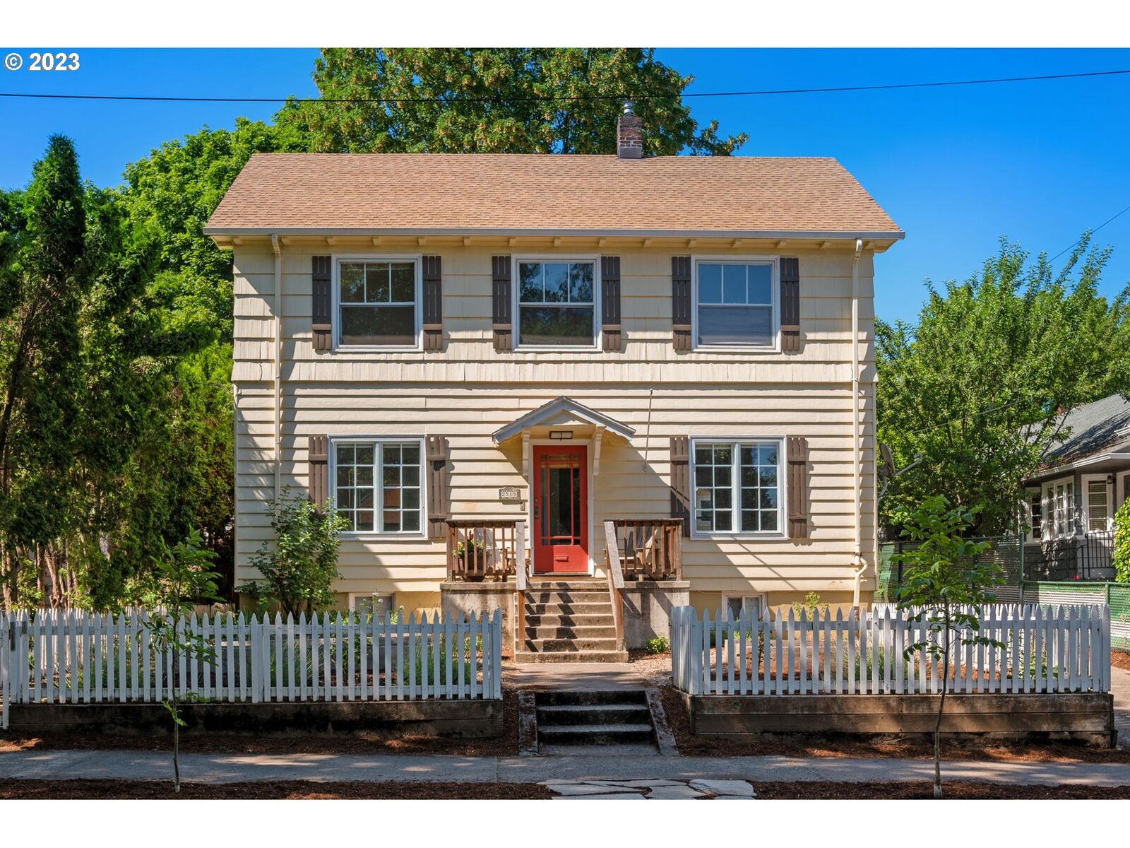 Property Photo:  2515 NE Wasco St  OR 97232 