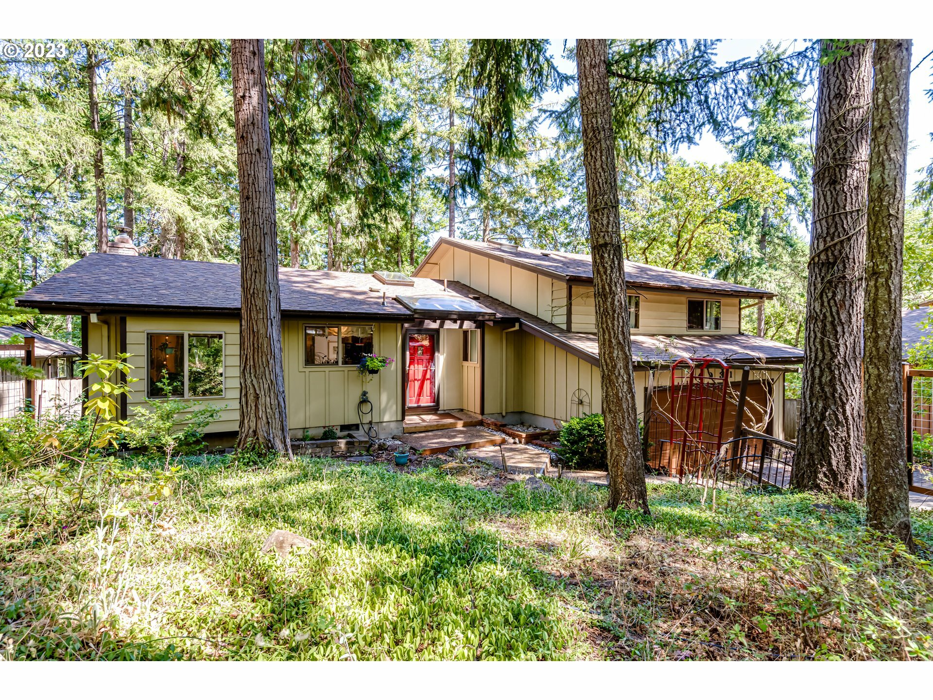 Property Photo:  4931 Fox Hollow Rd  OR 97405 