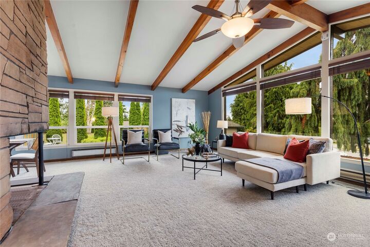 Property Photo:  517 Legion Drive  WA 98201 