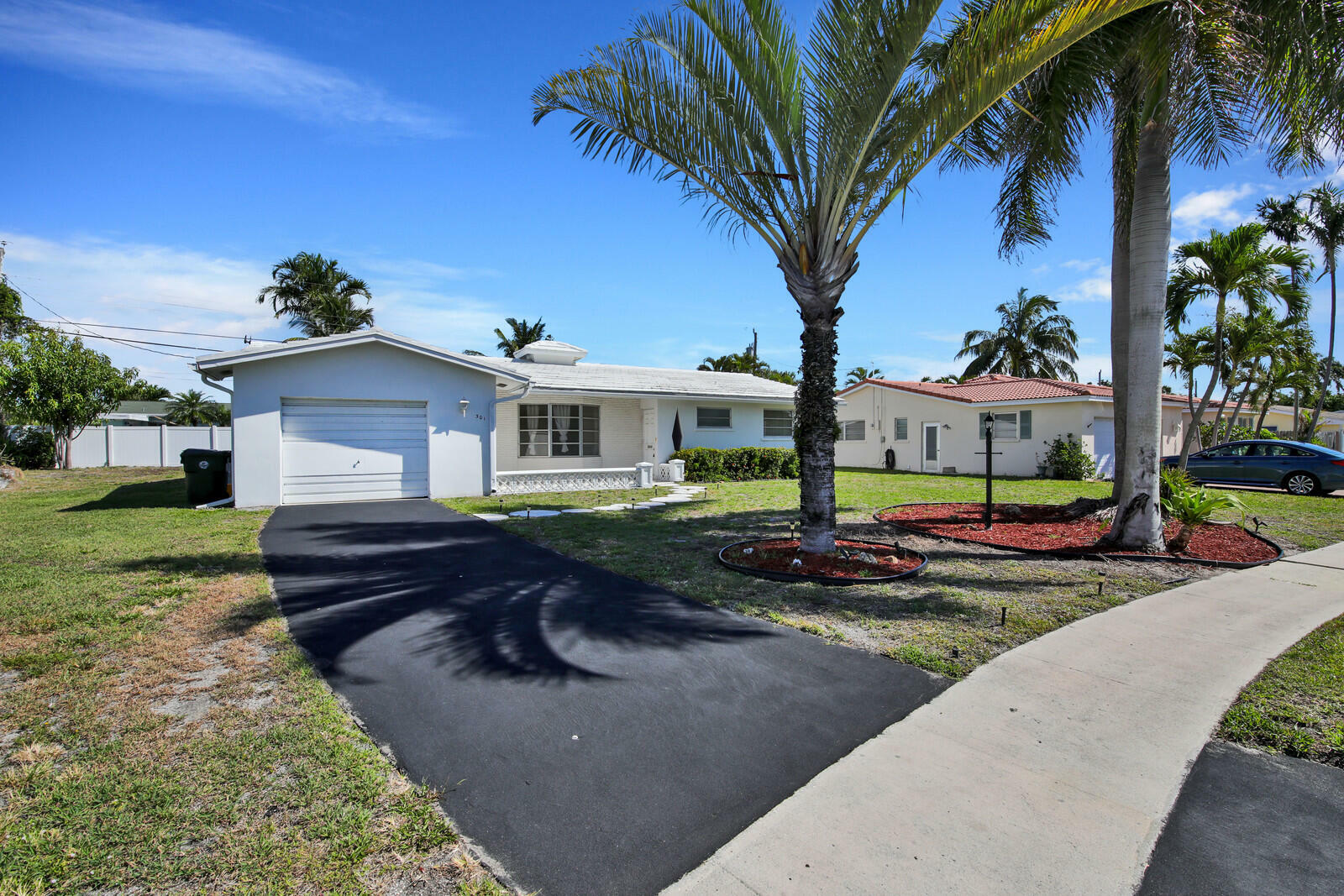 Property Photo:  301 NE 24th Street  FL 33431 