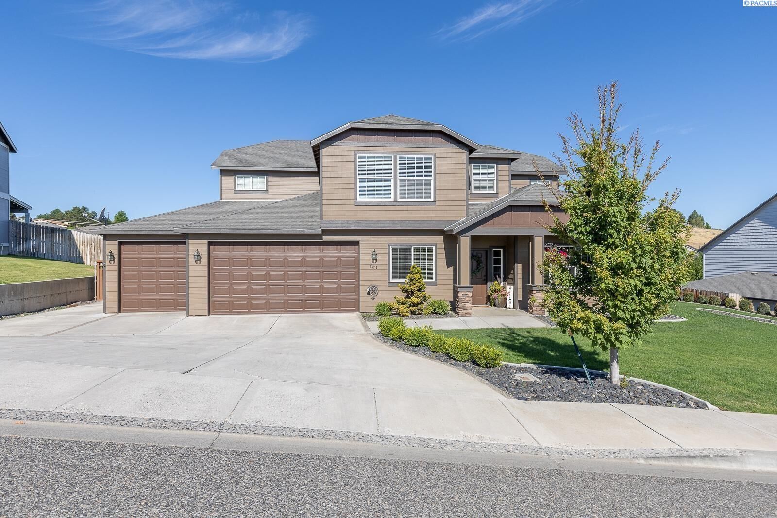 Property Photo: 1421 Mazzard Ave WA 99353