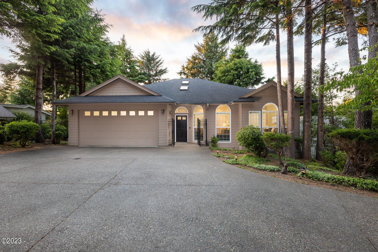 Property Photo:  538 Fairway Drive  OR 97388 