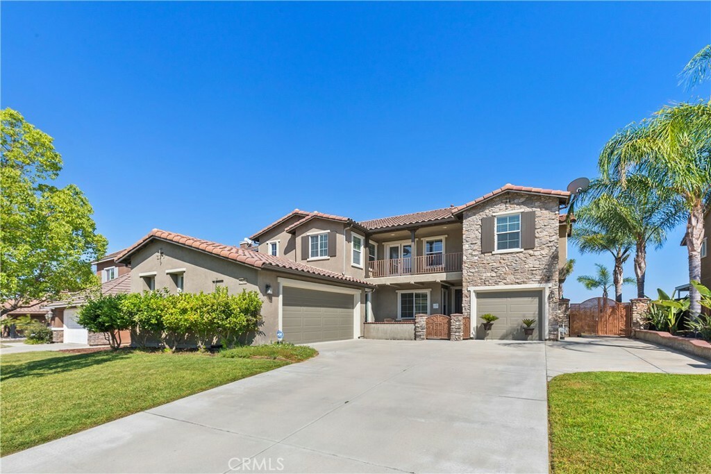 Property Photo:  27488 Murrieta Oaks Avenue  CA 92562 