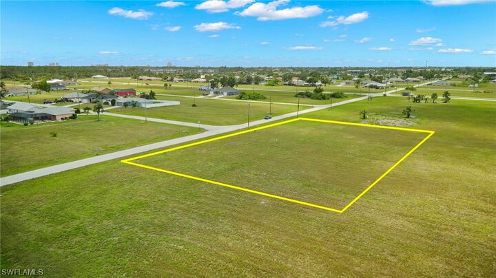 Property Photo:  1704 NE 21st Street  FL 33909 