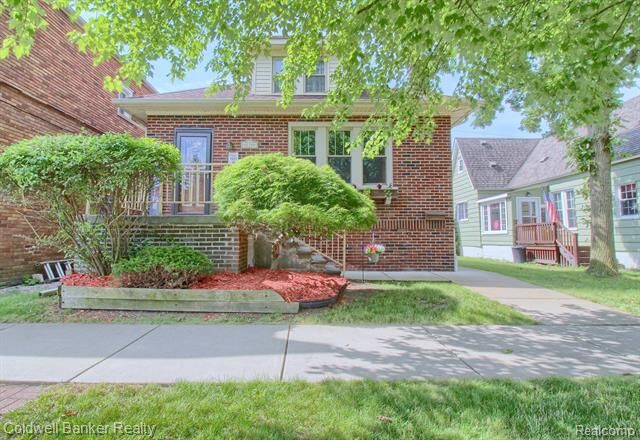 Property Photo: 215 Mulberry Street MI 48192
