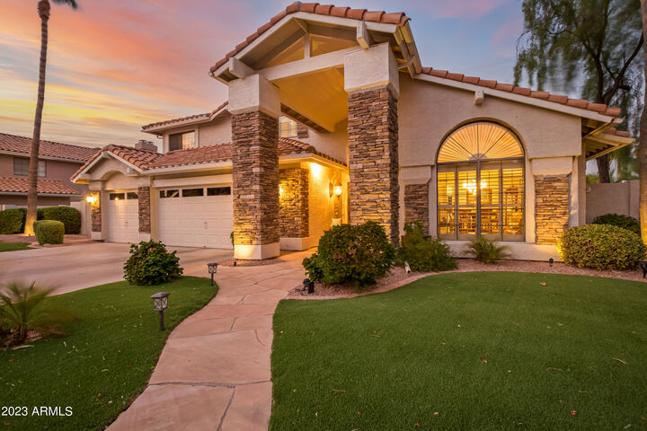 Property Photo:  1011 S Coral Key Court  AZ 85233 