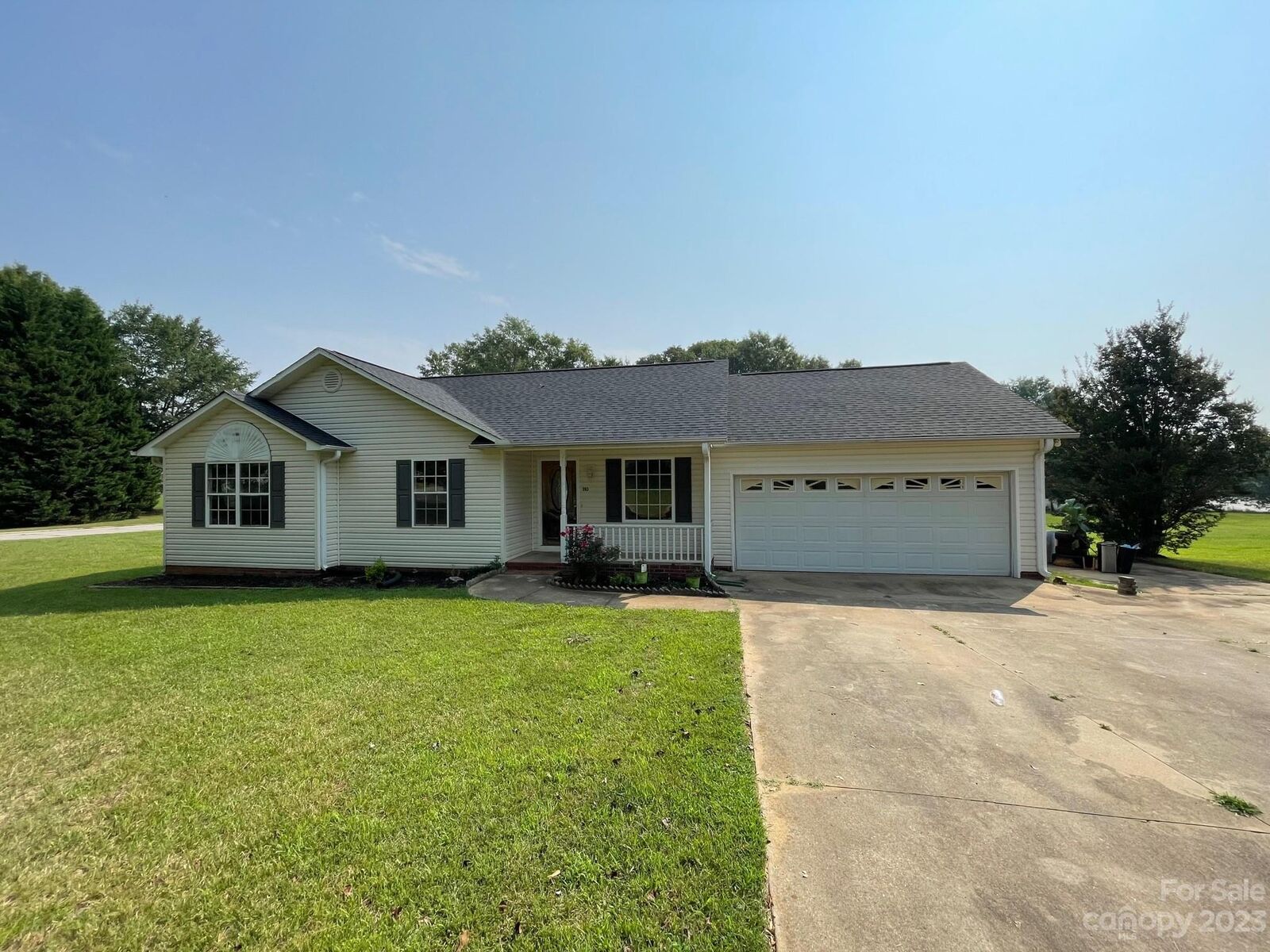 Property Photo: 203 Eastwinds Court SC 29323