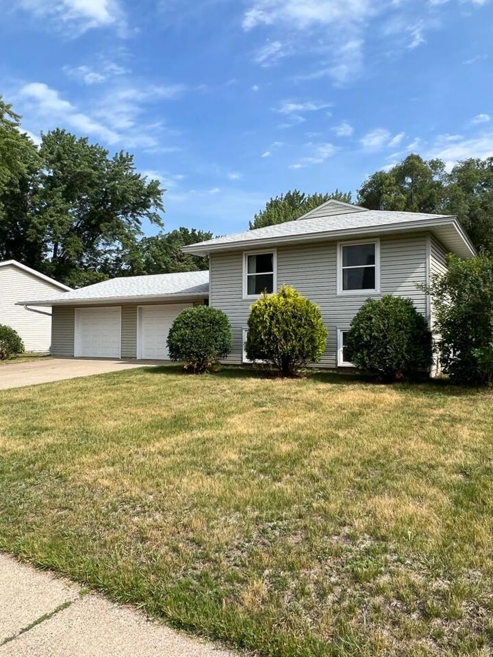 973 Whitney Drive  Apple Valley MN 55124 photo
