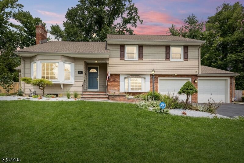 Property Photo:  961 Cherokee Ct  NJ 07090 