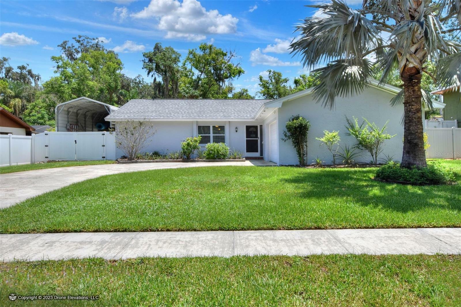 Property Photo: 907 Winchester Lane FL 33594