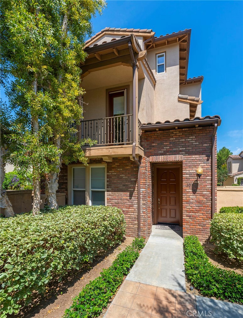 Property Photo: 307 Tall Oak CA 92603